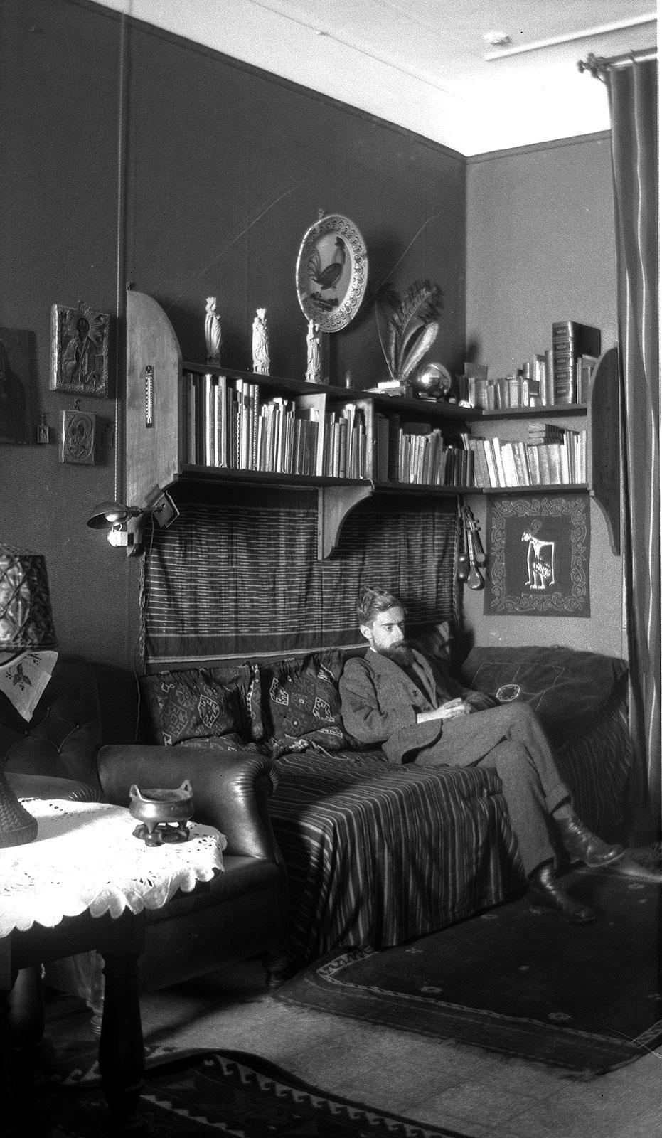 Escher at home in the Via Alessandro Poerio 100, 19 January 1926