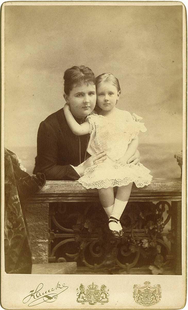 Emma & Wilhelmina, 1884. Collectie Koninklijke Verzamelingen