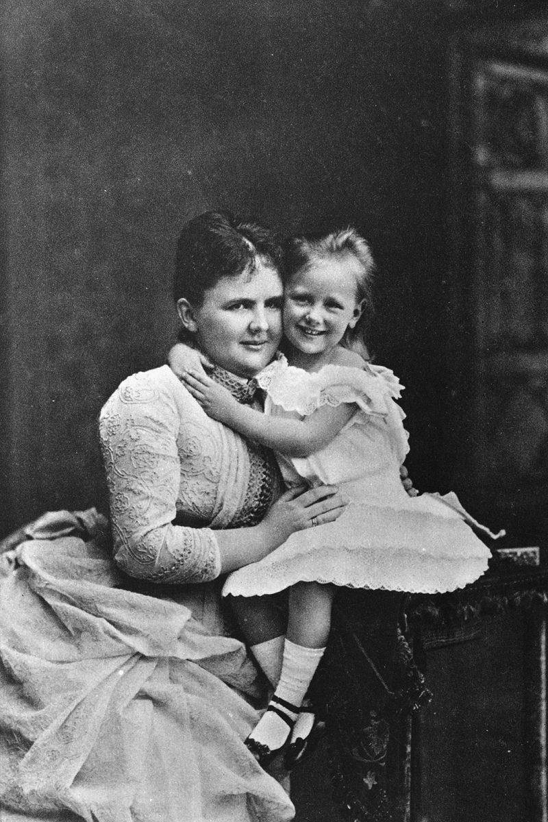 Queen Emma and Princess Wilhelmina, 3 June 1885. Photographer: J.M. Rousel. National Archive, photo collection Rijksvoorlichtingsdienst/Royal House of the Netherlands, photo 012-0477