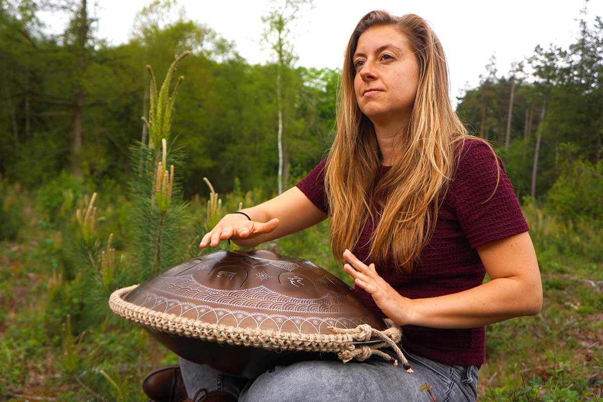 Nemea met haar handpan