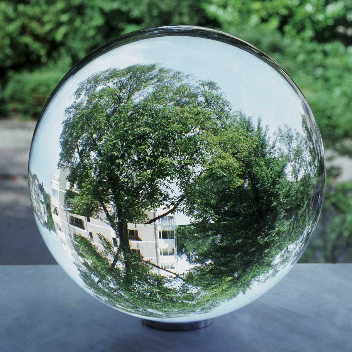 Miloš Balgavý, Sphere, 2002, optical glass. Collection Kunstmuseum Den Haag, long-term loan Stichting Modern Glas