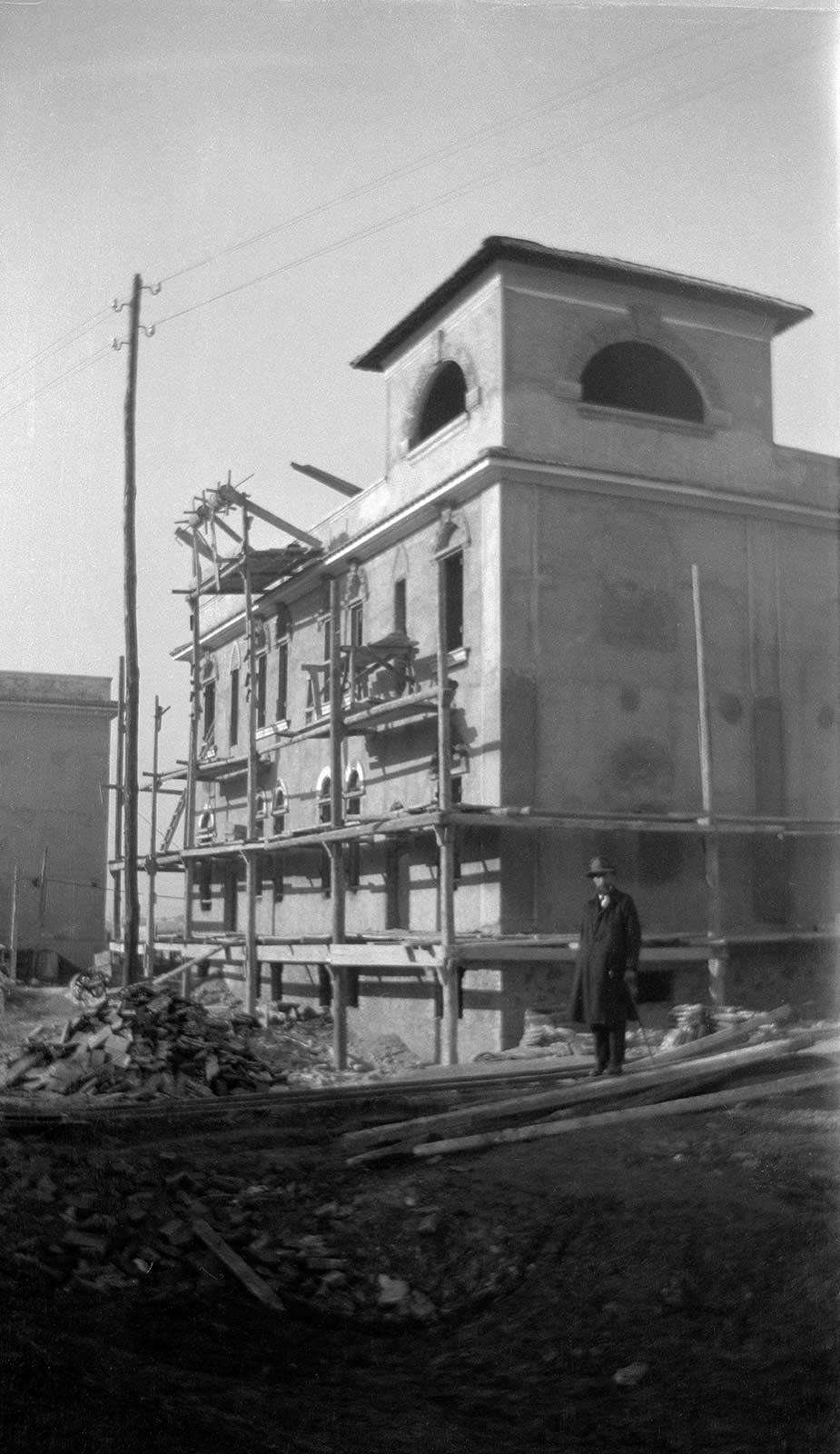 The house at the Via Alessandro Poerio 100 under construction, 26 December 1924