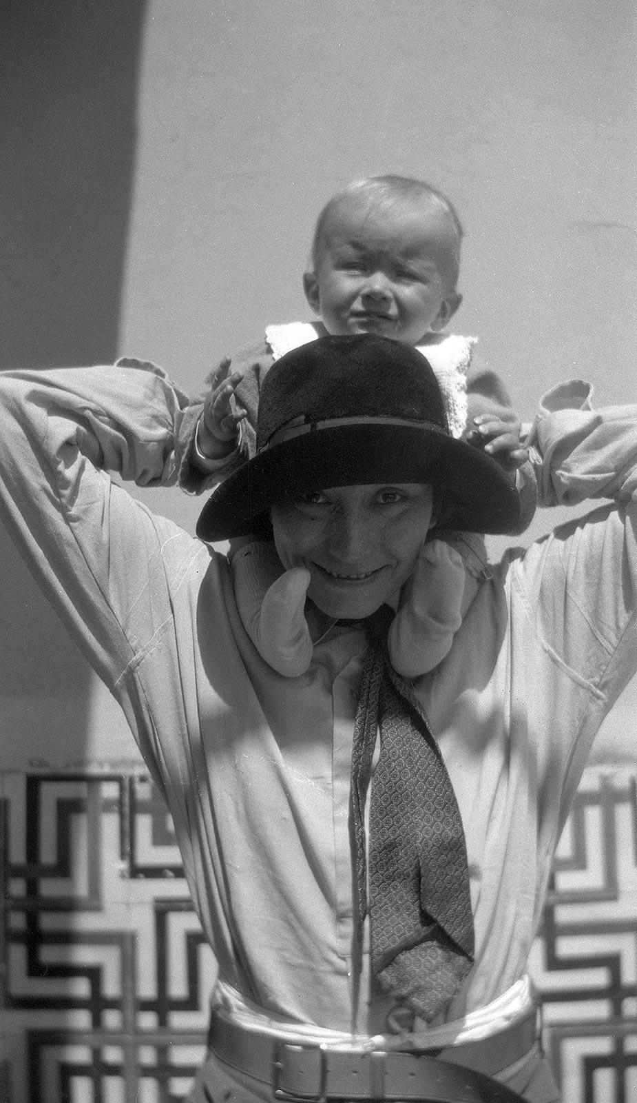 Jetta met George Arnold Escher, 20 april 1927