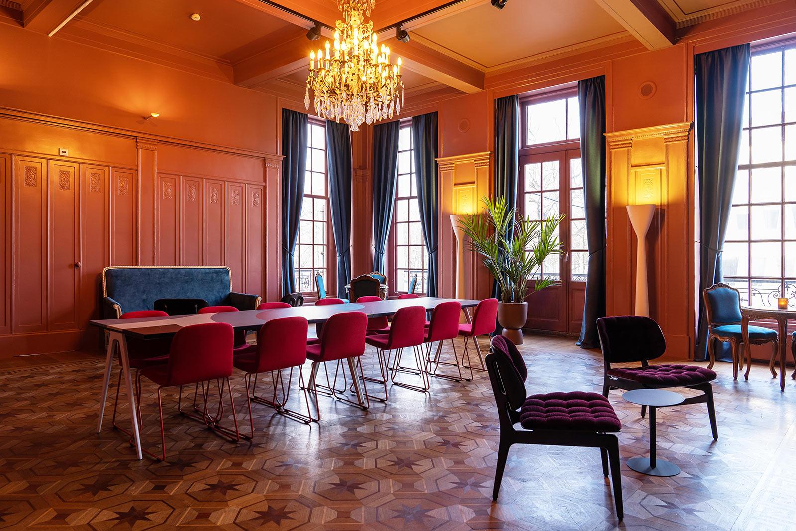 <p>Willem-I-foyer in the National Theatre with the former floor from Lange Voorhout Palace <br><br></p>