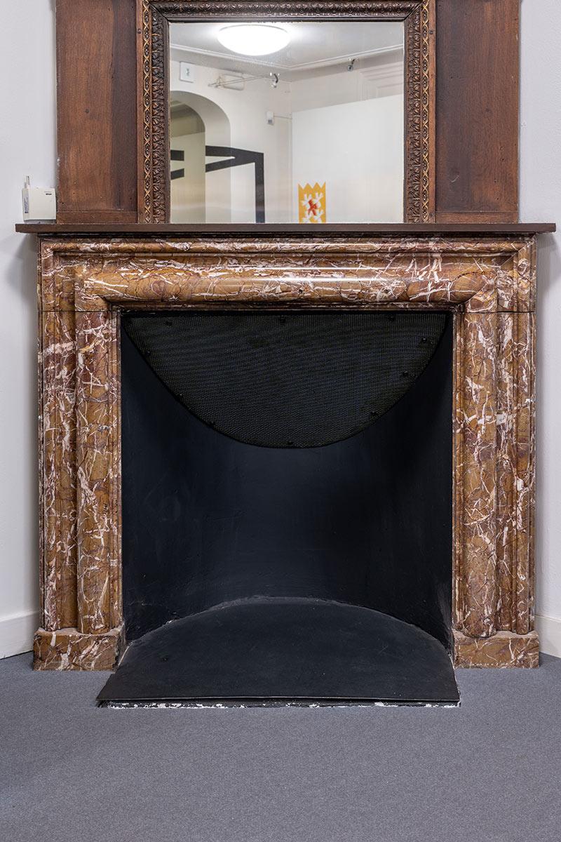 <p>A chimneypiece dating from around 1700, made of French limestone known as ‘Trets’, one of the chimneypieces on the second floor that originated from Huis Fagel on Noordeinde. Photo: Cultural Heritage Agency of the Netherlands, Michel Mees 2026</p>