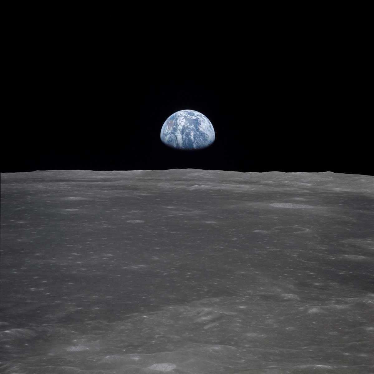 De aarde vanaf het maanoppervlak, de beroemde foto die is gemaakt tijdens de Apollo 11 missie.