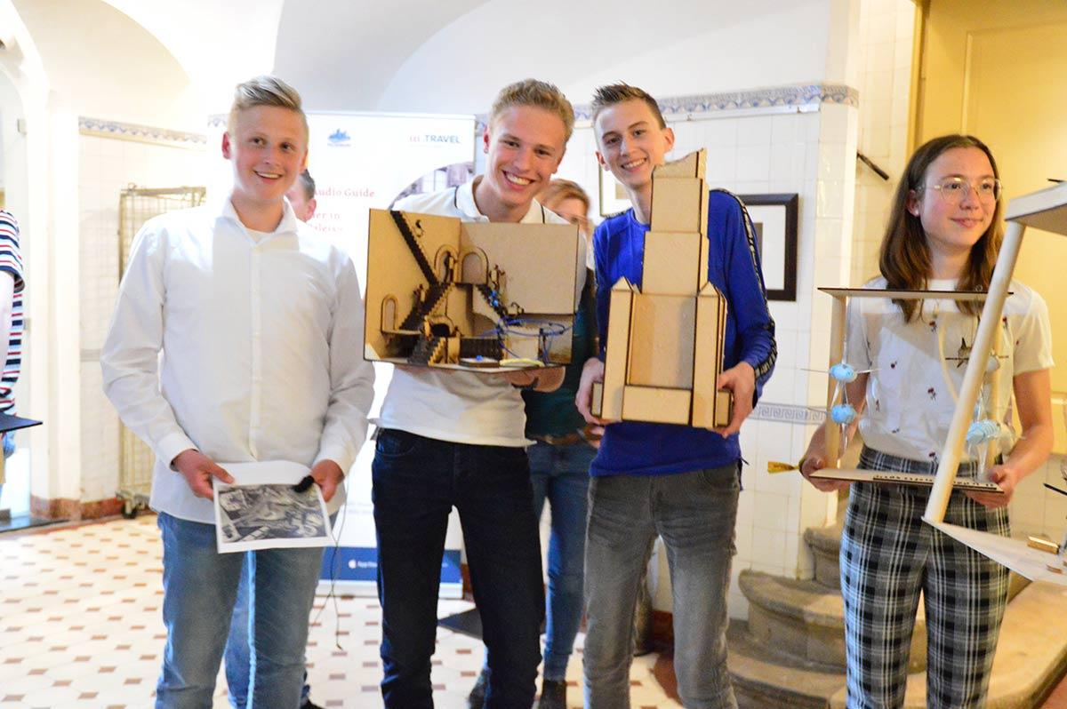 Technnasium leerlingen met hun eindversies