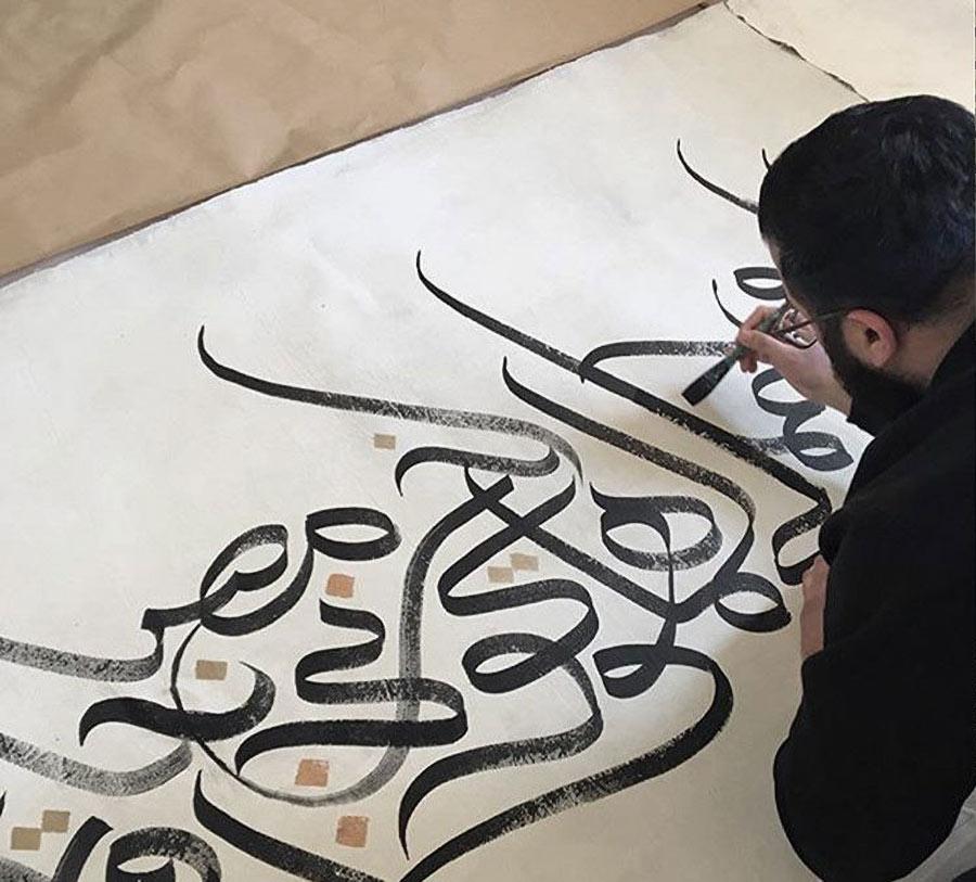 Qasim Arif aan het werk