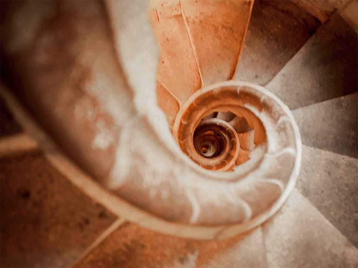 Wenteltrap in de Sagrada Família, Antoni Gaudi. Foto: Wenchao Wang, CC BY 3.0